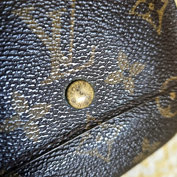 Authentic Louis Vuitton Monogram Bi-Fold - Picture 2 of 16